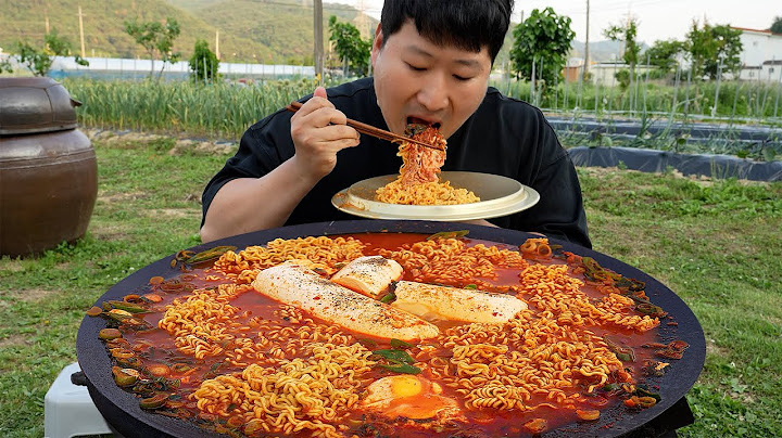 솥뚜껑에 끓인 순두부 열라면🍜! 닭장에서 갓 꺼낸 계란과 텃밭의 파까지! (Soft tofu instant noodles) 요리&먹방!! - Mukbang eating show