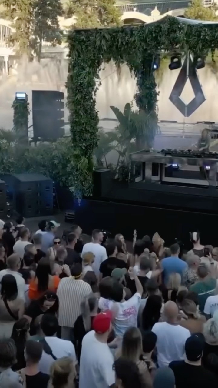 Track ID: ​⁠@NoraEnPure feat. ​⁠@RichardWaltersofficial - Protected