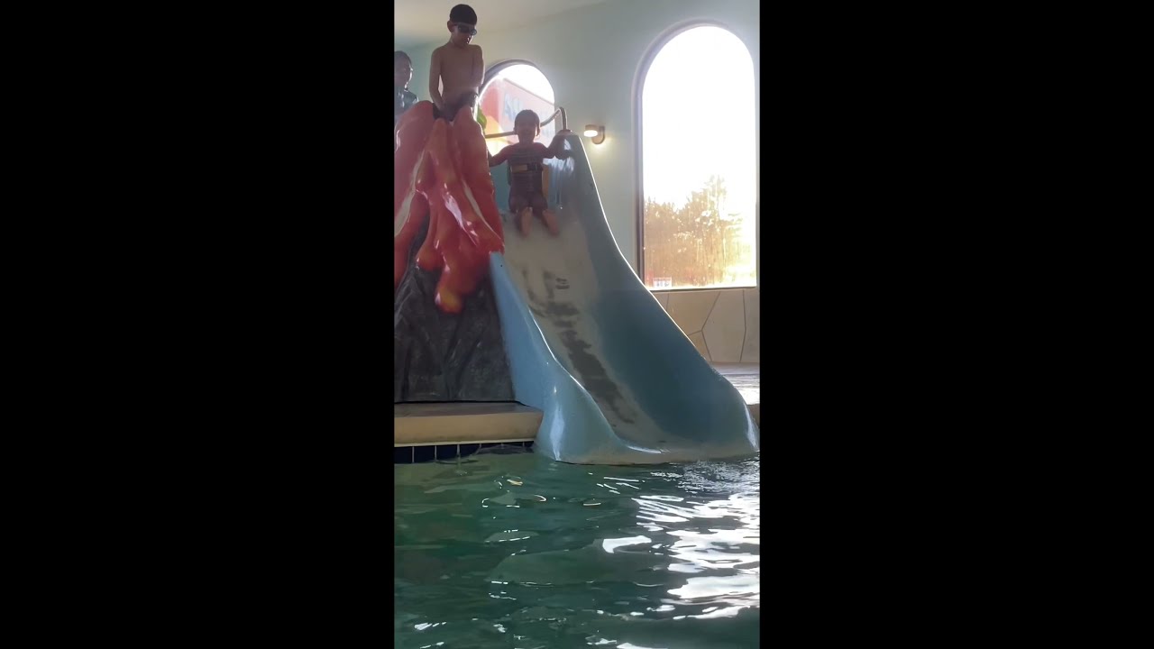 Arriving to Atlantis water park in Wisconsin Dells! Part 2