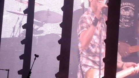 KEITH URBAN, ROANOKE VA 05-29-09 BAND MEMBER INTROS (CHRIS RODRIGUEZ)