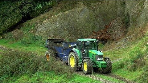Muck-Spreading and Loading with JCB and John Deere.