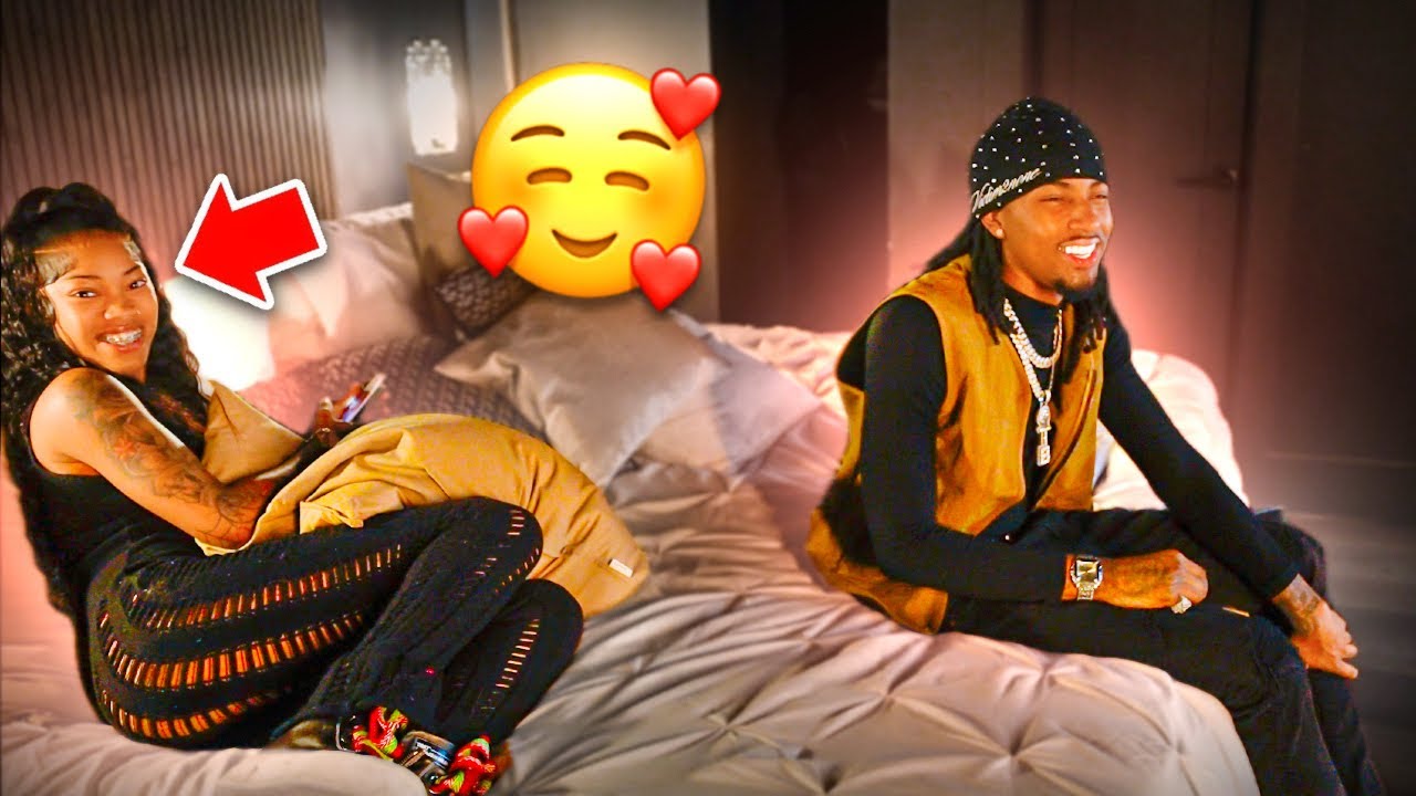 Наш первый раз в постели вместе… **Мне кажется, я ей нравлюсь**