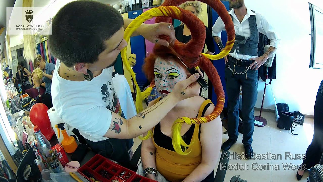 SHOWFRISUR MIT MAKE-UP