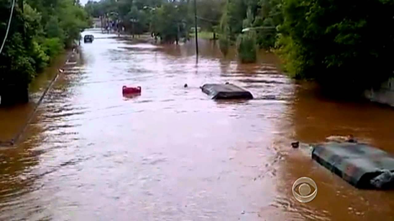 National Guard's trucks get stuck in floodwater