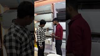 Electronic Dukan ghumne gaye th to Seles men pichhe pad gaya #funny #aryankelvin 🫨🤯🫨🫵