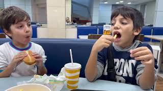 İsmet Can Ve Eren Kuzenler Hamburger Yemeye Gittik