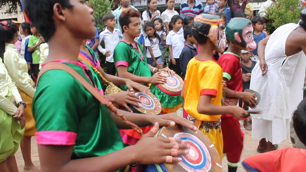 ឆៃយាំដង្ហែកឋិន