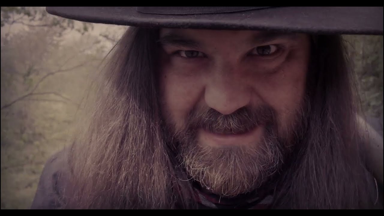 Piscerò sulle vostre tombe - Simone Piva (Official Video) auf YouTube ansehen Piscerò sulle vostre tombe - Simone Piva (Official Video) auf YouTube ansehen