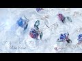 夢かなうブルーローズの春イヤリングをワイヤーとレジンでハンドメイド。Dreamy blue rose earrings handmade with wire and resin