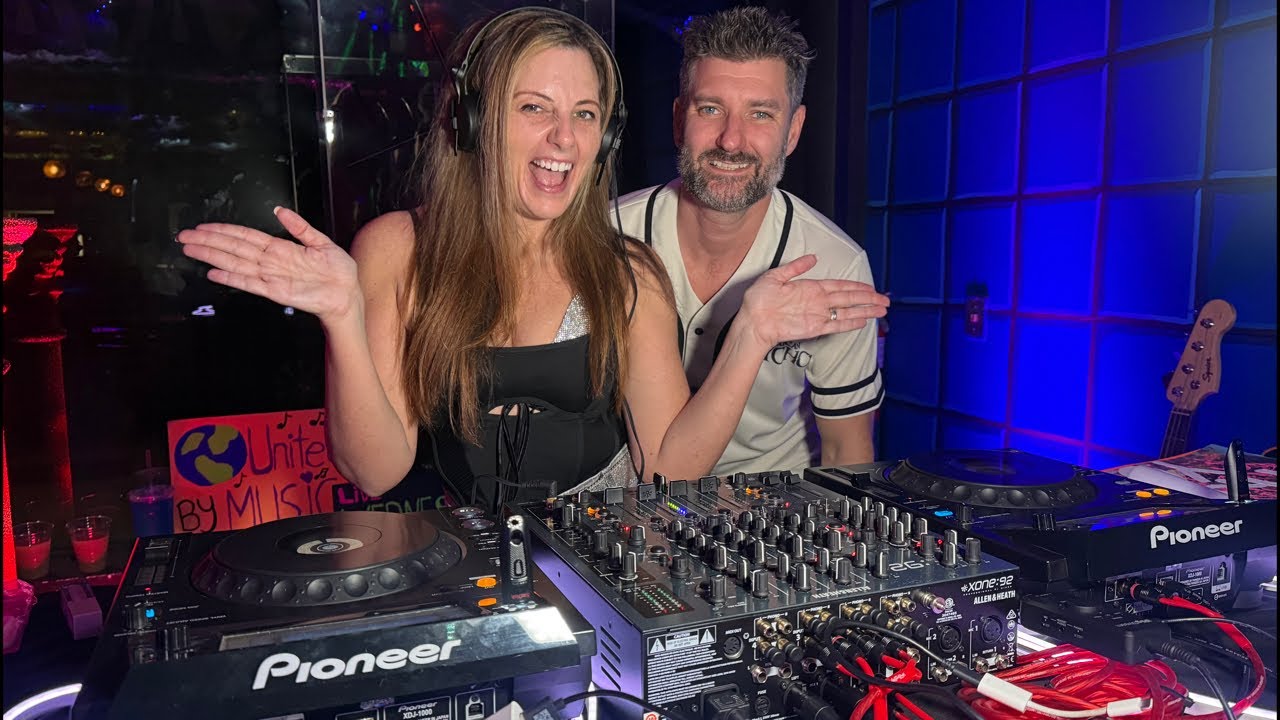 LIVE DJ Set at Kava Kat! House, Dance, Funky Remixes 🎵Brady Beats and The Token Girl is live!