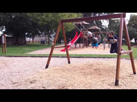 Backflip on a Swing | Swing Backflip | Salto arrière sur Balançoire
