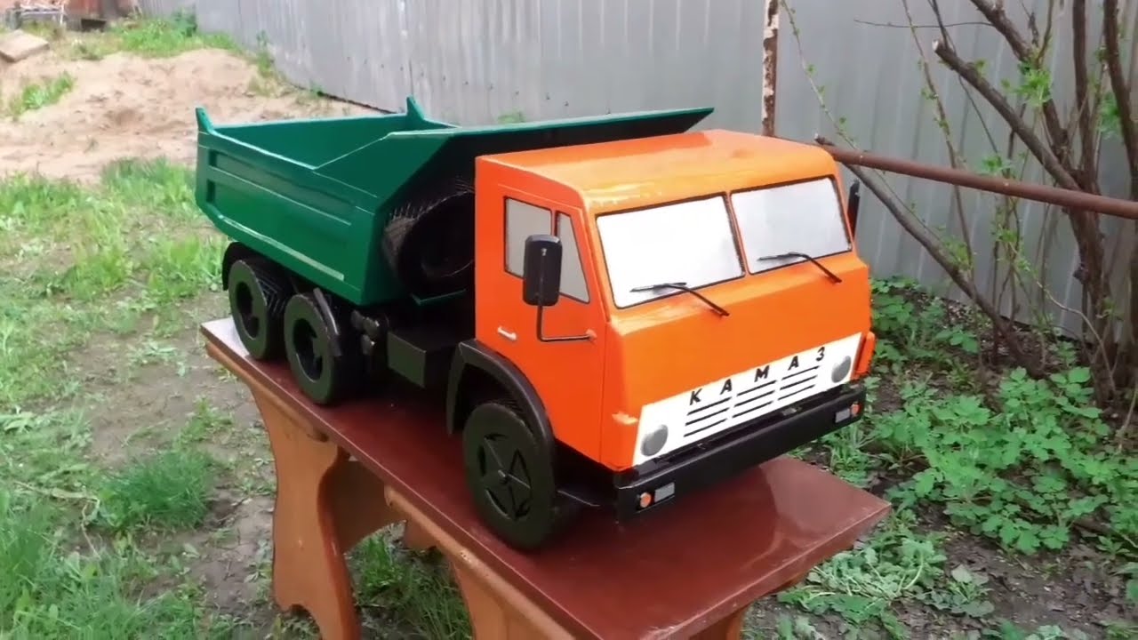 Гранта сувенирная машинка