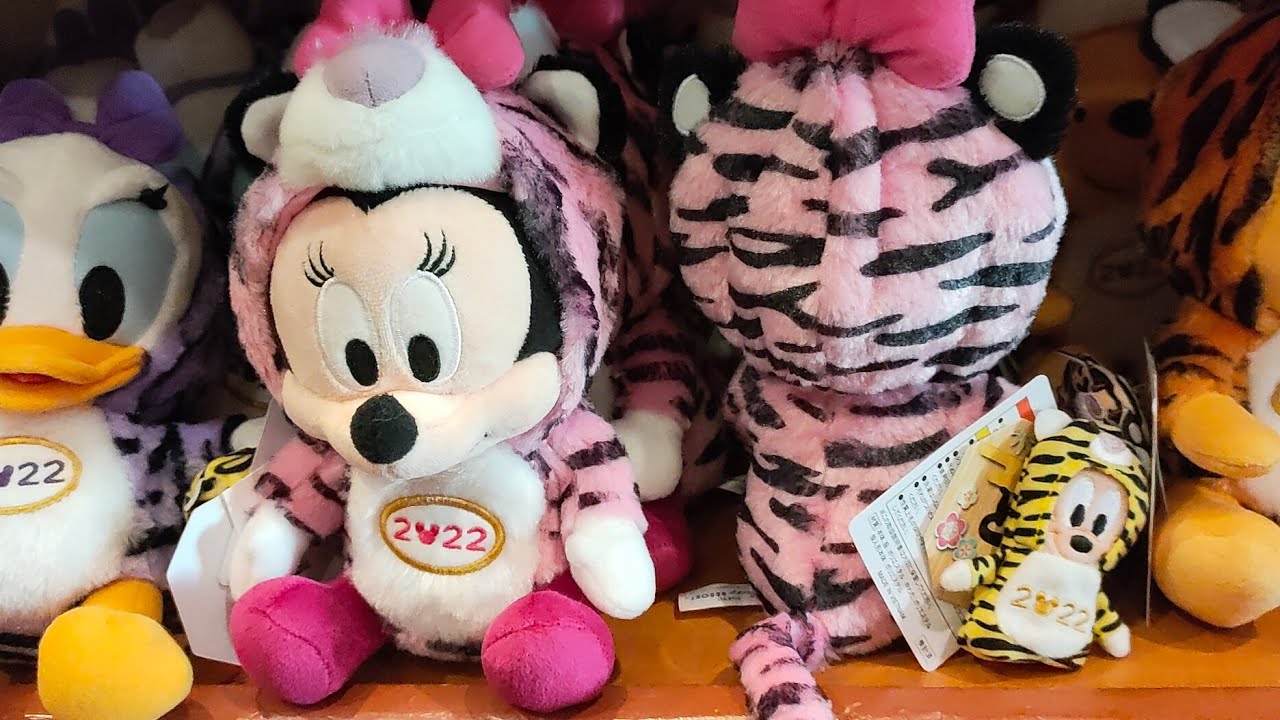 りんぐの今日のボンボヤージュ 干支寅の着ぐるみを着たミッキーミニーのぬいぐるみバッチが大量に再販されてたよ 22 1 18 Youtube