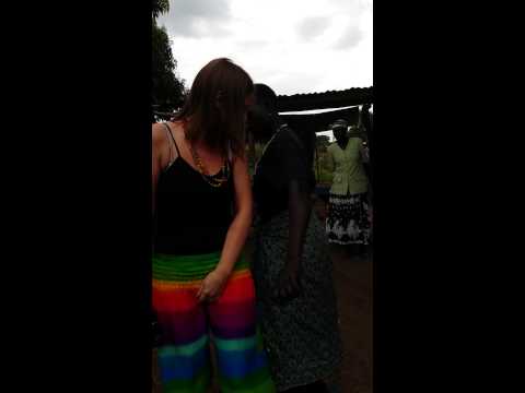 Video: Dejojoša Identitāte Acholiland, Uganda - Matador Network