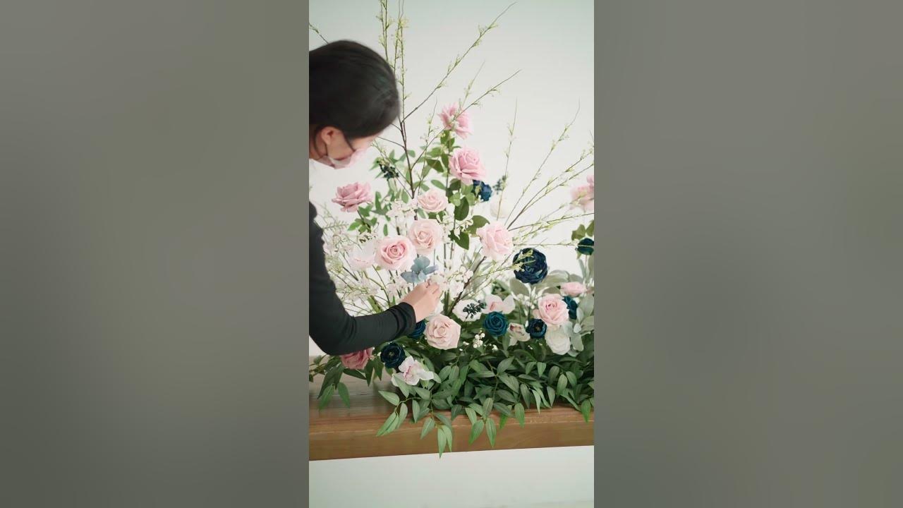 DIY Free-standing Flower Arrangement- Add a Pop of Color to Your Wedding Day #diyflower #lingsmoment