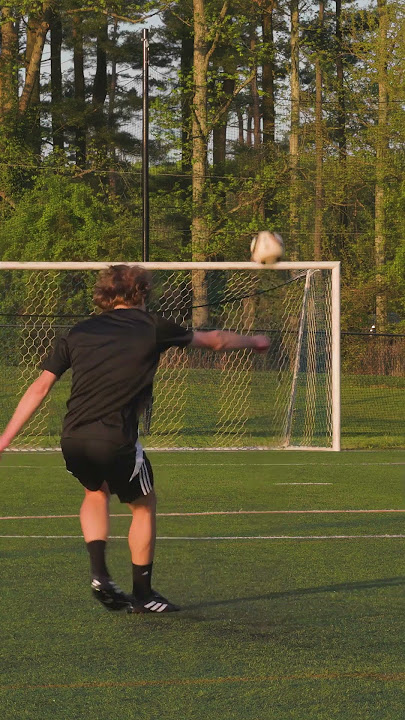 the jabulani effect 🤯 #shorts #freekick #knuckleball