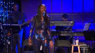 Estelle with "Conqueror" from Skyville Live