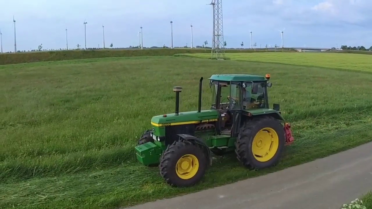 John Deere 3650 am Gras mähen