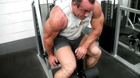 Leg extension and Hack squat superset