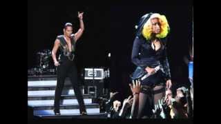 Welcome to goneviralofficial. alicia keys performed live a new song
called "girl on fire" featuring nicki minaj. she started the playing
piano, then...