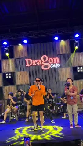 Idolane arek arek , Mas Gilga di DRAGON CAFE GENTENG BWI