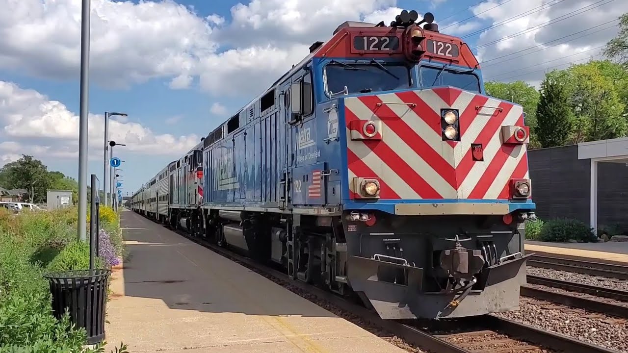 Metra Double Header #122 & #183 Lead Train #1229 Into Clarendon Hills ...