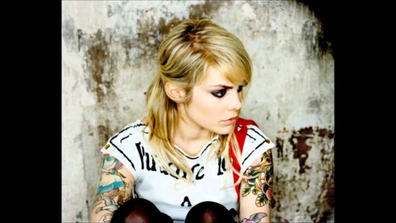 Coeur De Pirate Danse Et Danse Lyrics French And English Below