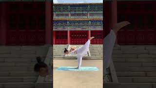 Yoga and ancient architecture are a perfect match #yoga#shorts#Chinese