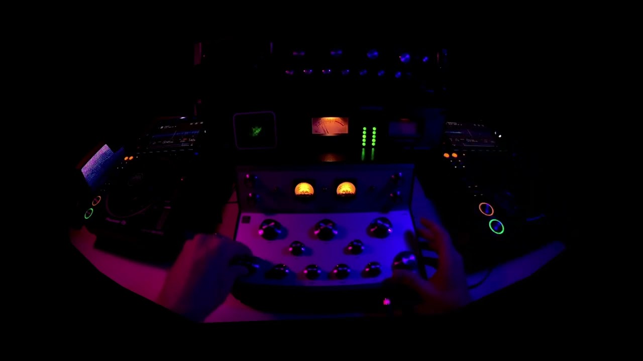 Dubmarine -  A Deep Dive with the Varia Instruments RDM20