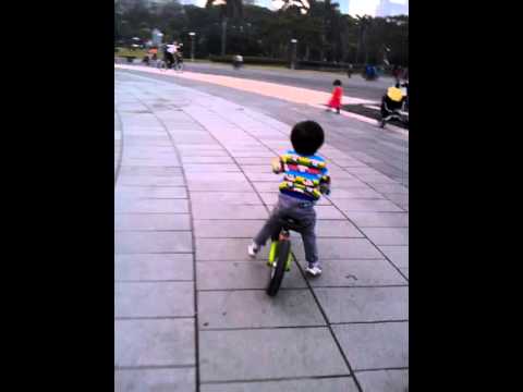 BUDI開始學騎車