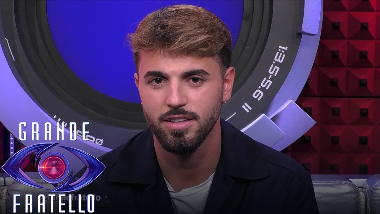 Grande Fratello - La reazione di Alfonso ai baci tra Federica e Stefano