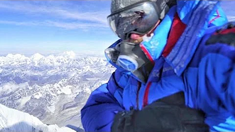 How many climbed Everest without oxygen?