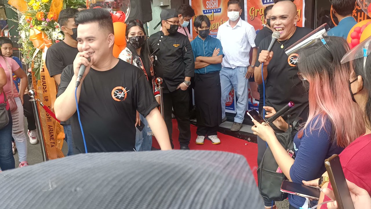 carlo aquino and barbie emperial at tekla nasa farmers - YouTube