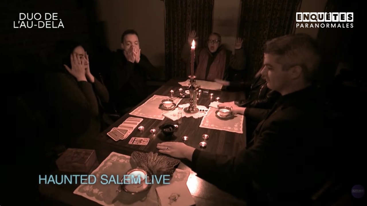 Elle tire la carte du DIABLE .. à SALEM .. Duo de l'au-delà