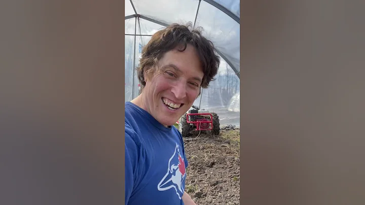 De-compacting clay soil