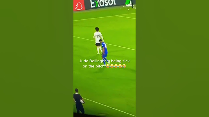 Jude bellingham vomiting in the pitch 😂 #england #foryou #football #shorts #bellingham #dortmund