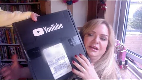 Being irritated by Tom Simons while unboxing my Yo...