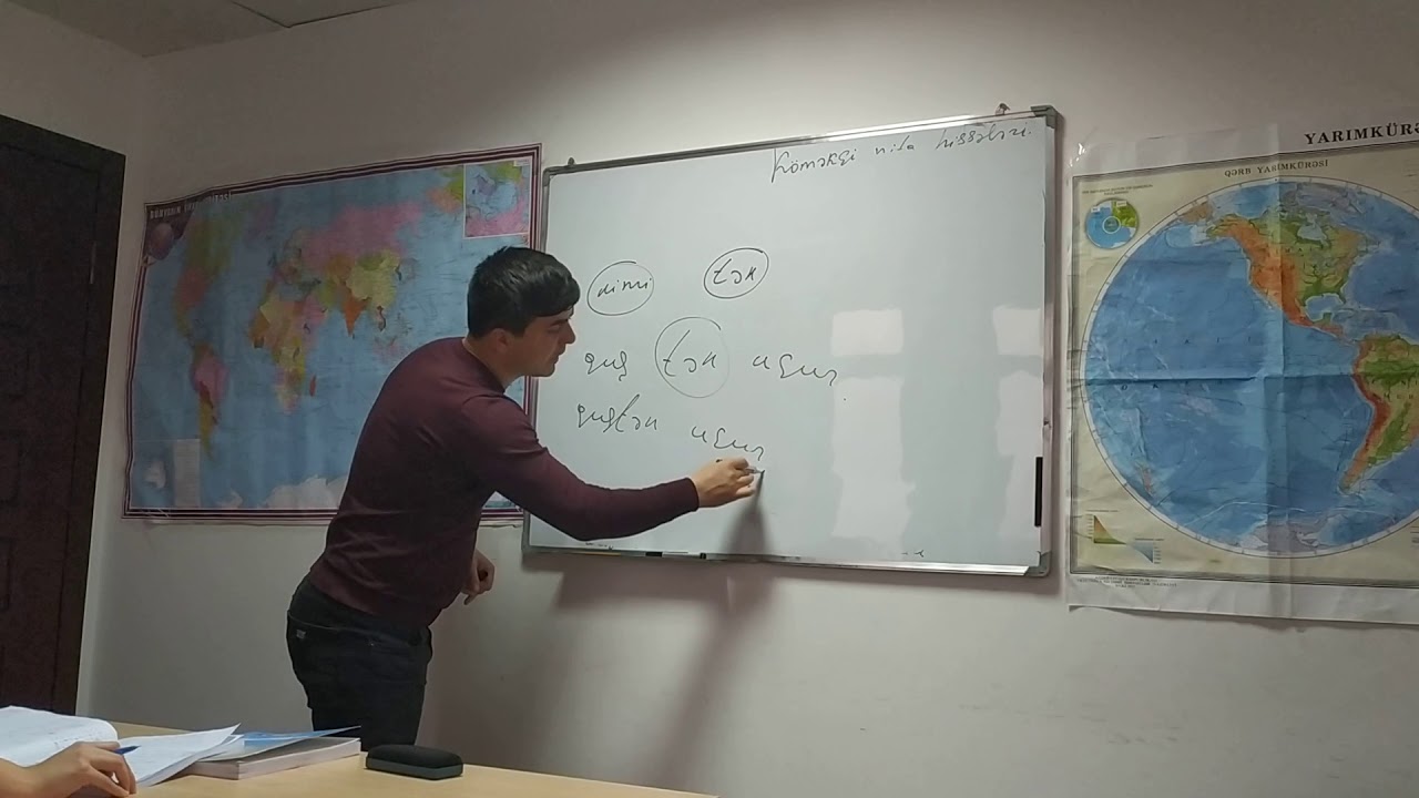 Köməkçi nitq hissələri : Qoşma, Bağlayıcı.