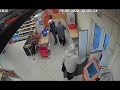 Неизвестная похищает продукты