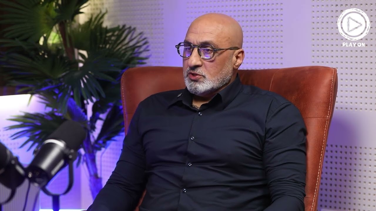 عماد الدبابي لاعب الترجي الرياضي التونسي والمنتخب الوطني لكرة اليد سابقا