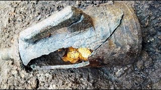 Hundreds of gold coins found in basement of Italian theatre
