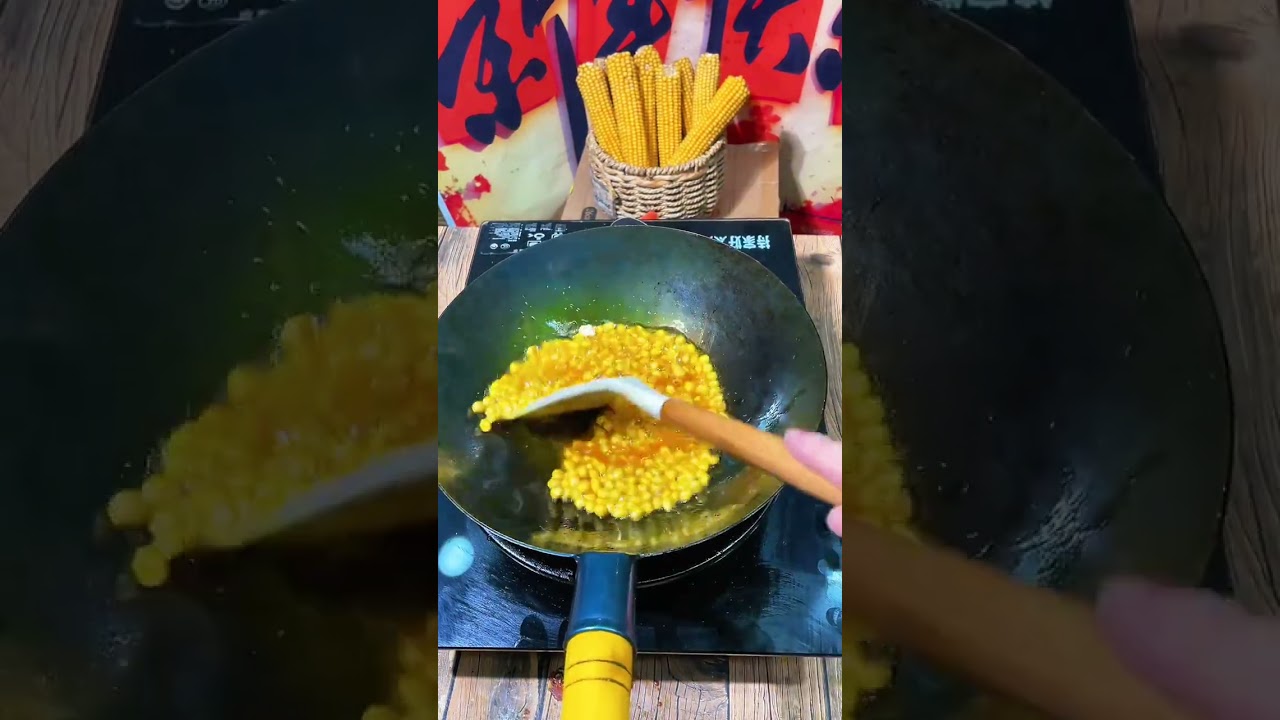 Delicious popcorn can be made at home. The sugar, oil and corn are all well matched with the ori