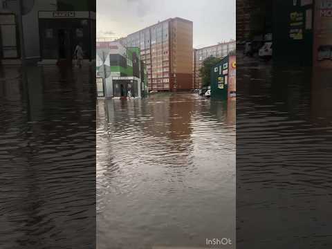 Видео: Новосибирск затопило после ливня с градом #новосибирск #нск #потоп #град #затопило