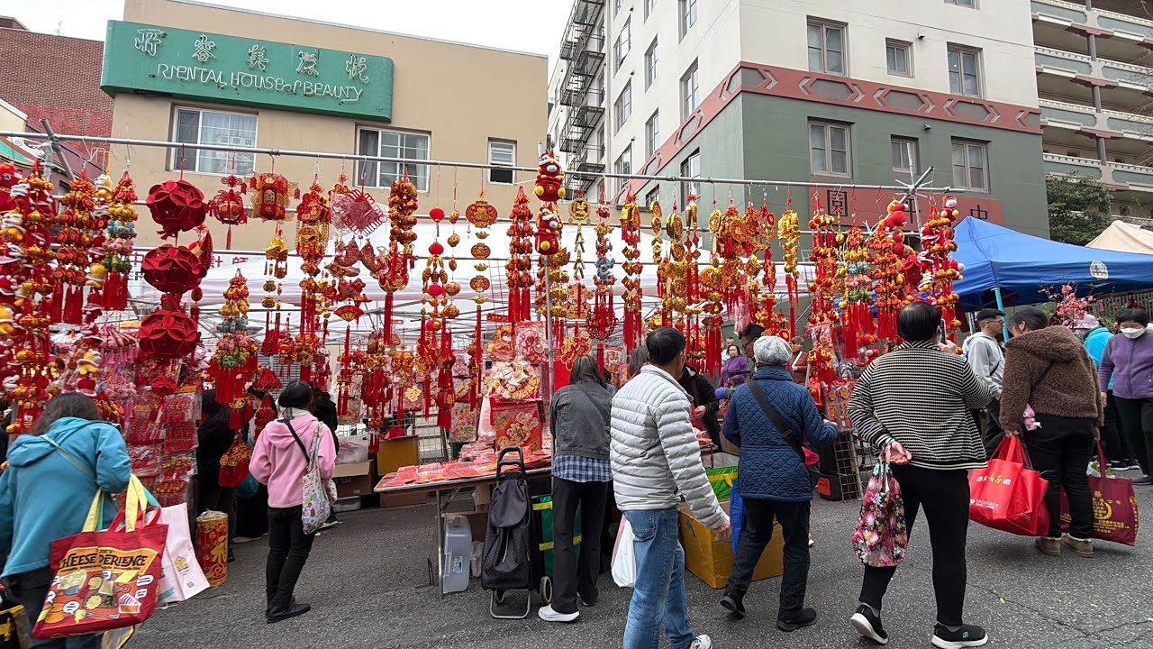 Đi dạo phố người Hoa, Xem Mọi Người Mua Sắm Chuẩn Bị Tết