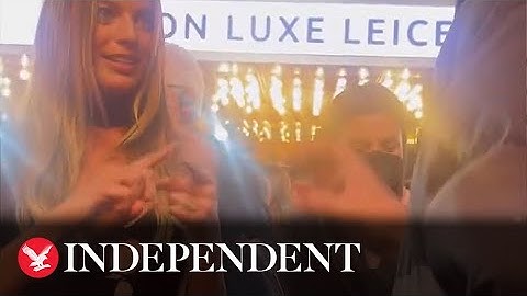 Margot Robbie speaks to deaf fan in sign language