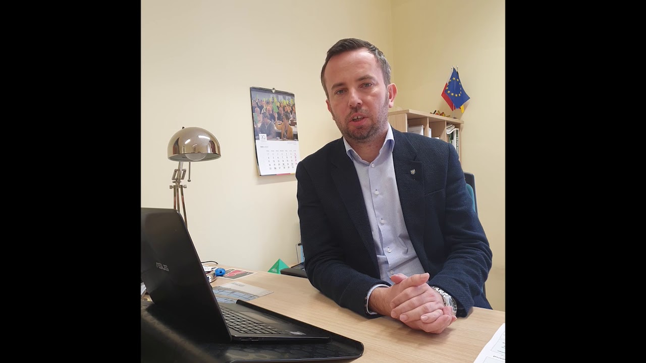 Über die Hasssprache im internet spricht der Vorsitzende Rafał Bartek