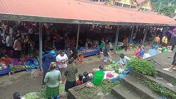 Đặc sắc chợ phiên Bảo Lạc Cao Bằng có bán nhiều sản vật, nông sản, thảo dược Cao Bằng