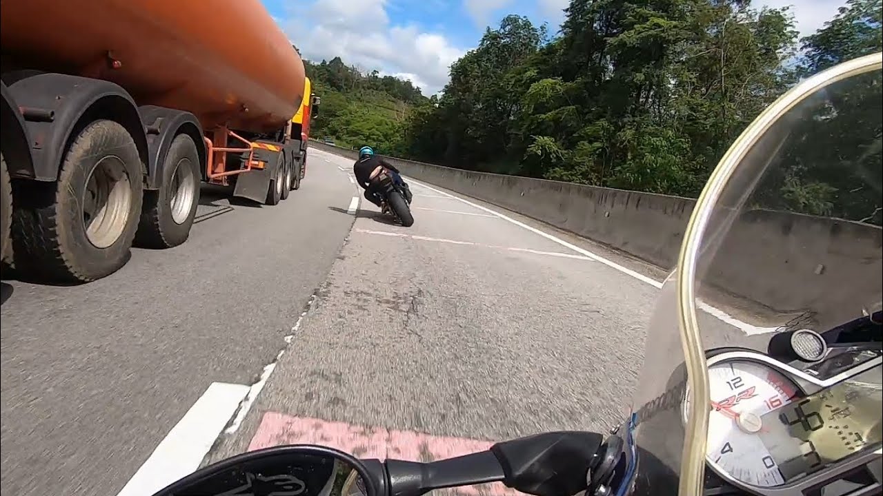 berpeluh aku tengok video ini..jantung berdegup kencang..umpama main video game..