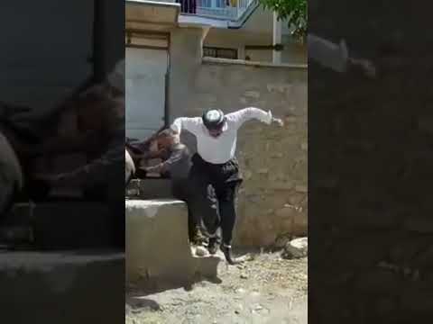 ی کم مونده بود بیفته 