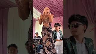 Nazmi Nadia  Emut Bae